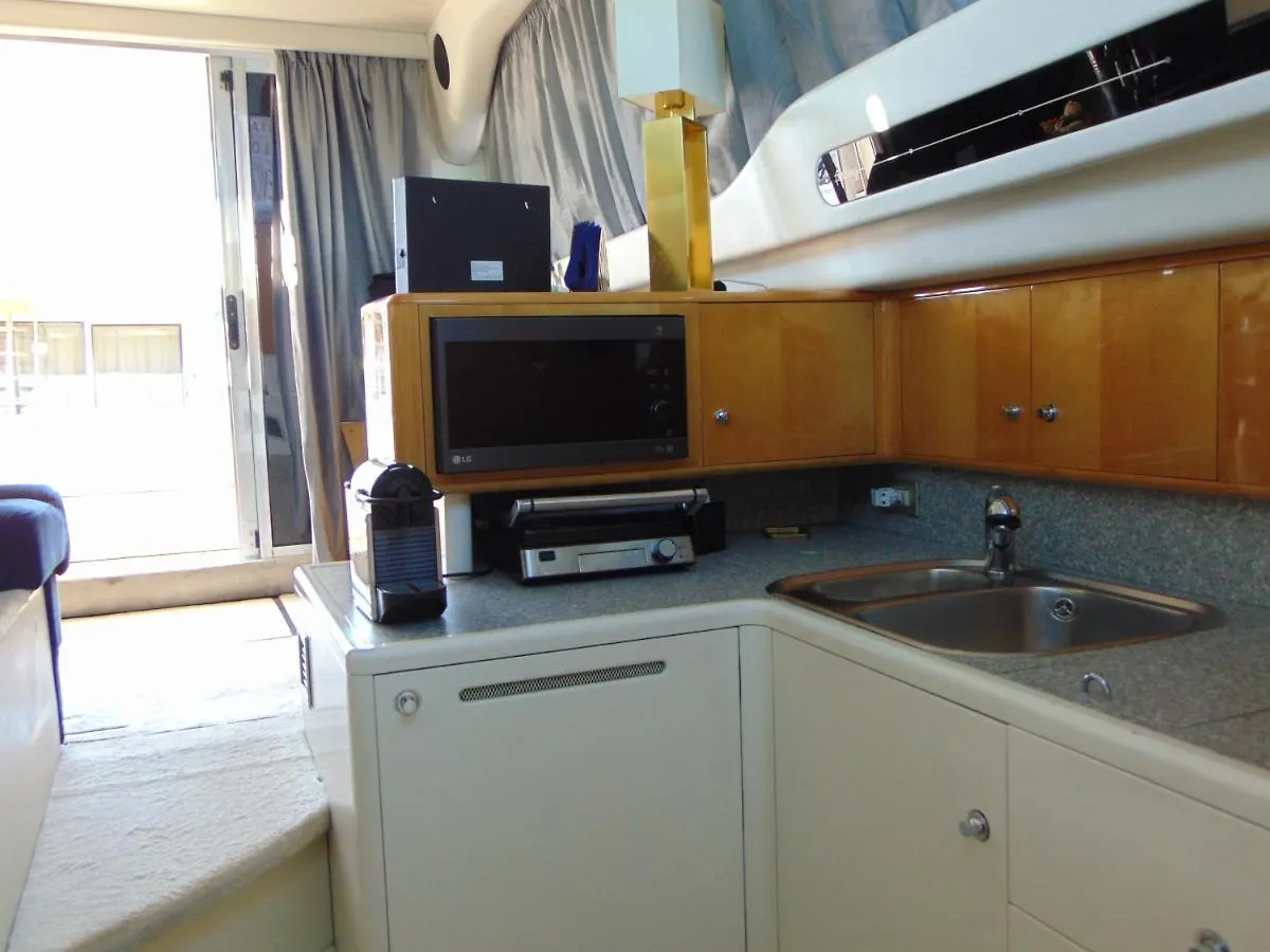 Payva & Branco Boats Iate Privado Em Cascais Hotel 0*,  Portugal